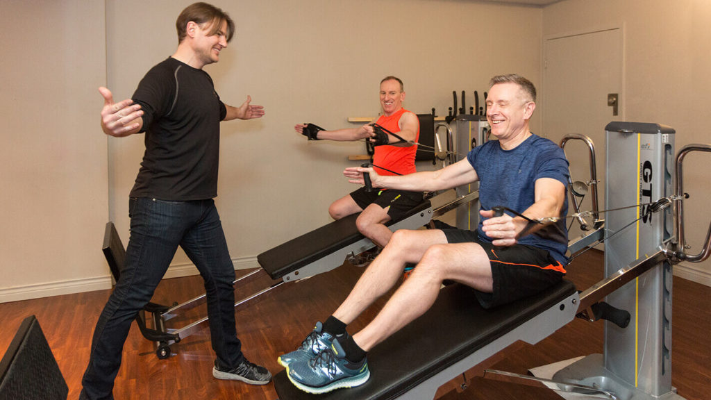 How to achieve a fit body with personal training in Yaletown? Troy with his two client in a group
